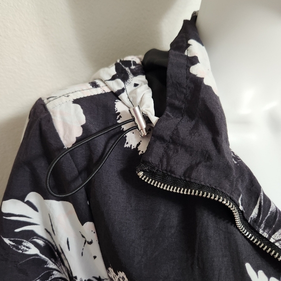 Ashley by 26 International Utility Jacket Floral White & Black Size large - Picture 2 of 16